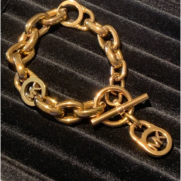 Michael Kors Gold Link Chain Toggle Bracelet EUC - Picture 4 of 5